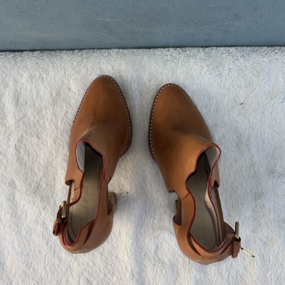 EUC Elizabeth and James Tan Ankle Booties with Buckle Strap Size 6 - Picture 5 of 9